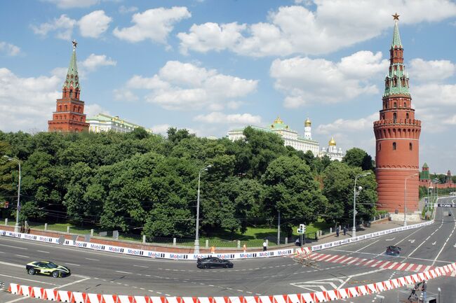 Ограничение движения на Кремлевской набережной. Архив