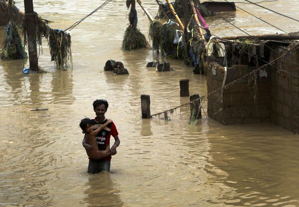 Наводнения в Бангладеш и Непале унесли жизни не менее 17 человек
