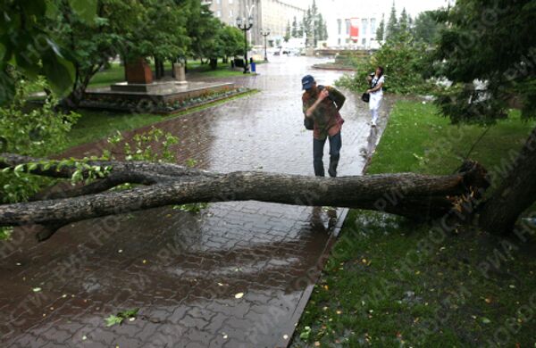 Последствия мощной грозы и урагана в Новосибирской области