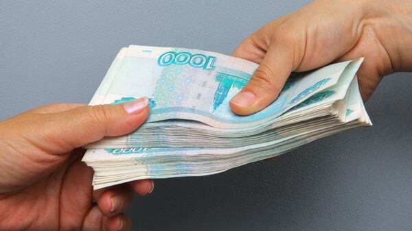 Две женщины сняли порчу с москвички за 275 тыс рублей
