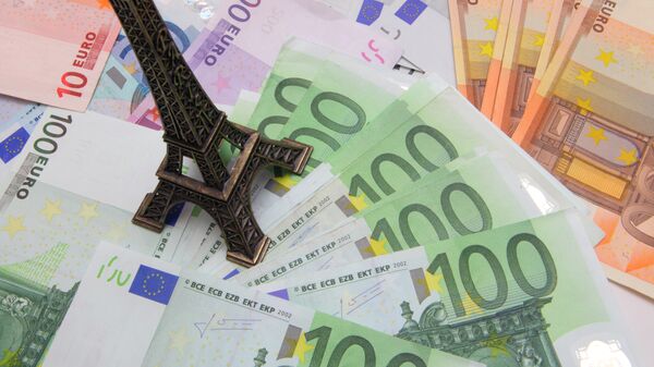 Официальный курс евро на четверг снизился на 33,96 коп, до 41,60 руб