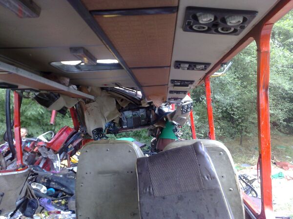 Автобус столкнулся с грузовиком в Танзании, не менее 33 погибших