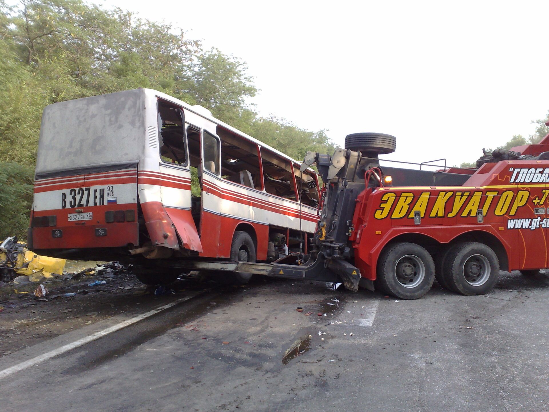 Столкновение автобуса с масловозом в Ростовской