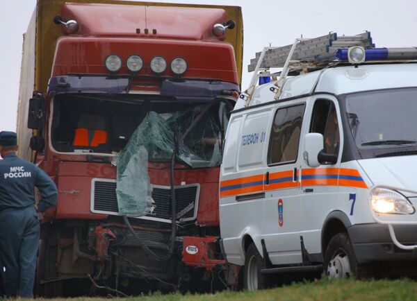 Автобус столкнулся с фурой в Иркутской области - шестеро пострадали