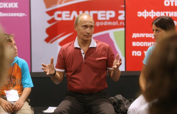 Владимир Путин посетил Всероссийский молодежный образовательный форум Селигер-2009