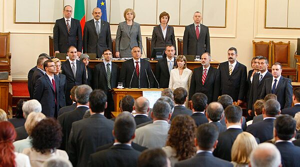  Шестнадцать министров и глава кабинета Бойко Борисов были приведены к присяге в Болгарии