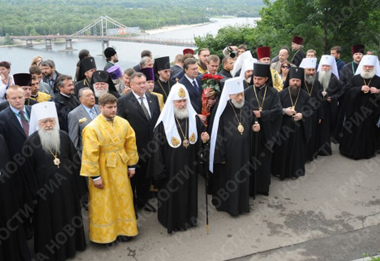 Патриарх Московский и всея Руси Кирилл и митрополит Киевский и Всея Украины Владимир