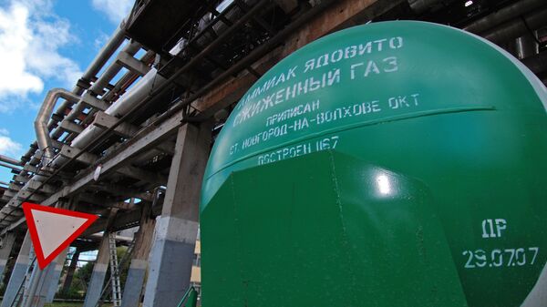 Сжиженный газ в цистернах на территории ОАО «Акрон», к которому относится группа Дорогобуж. Архивное фото