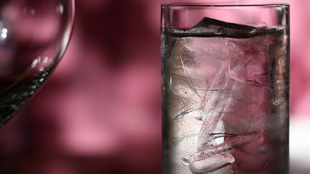 © Flickr / jenny downing (few and far between)<br>Вода со льдом. Архивное фото