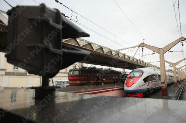 Сапсан: суперпоезд для поездок из Москвы в Петербург