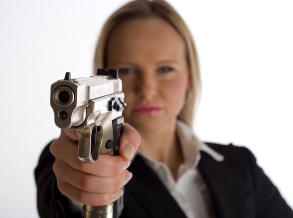 Женщина с пистолетом