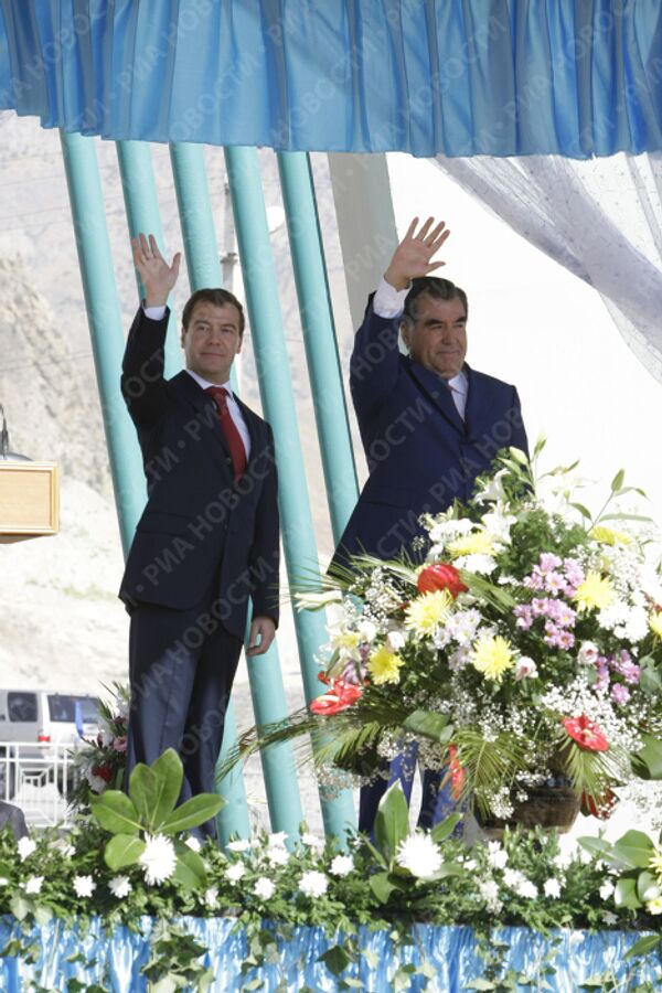 Президенты России и Таджикистана включили Сангтудинскую ГЭС-1.