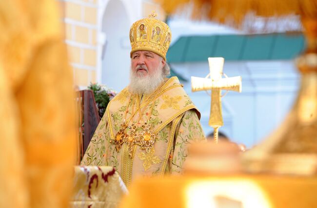 Патриарх Московский и всея Руси Кирилл во время литургии в Киево-Печерской лавре