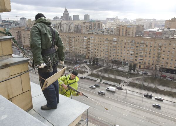Большая часть фасадных подъемников в Москве не зарегистрирована