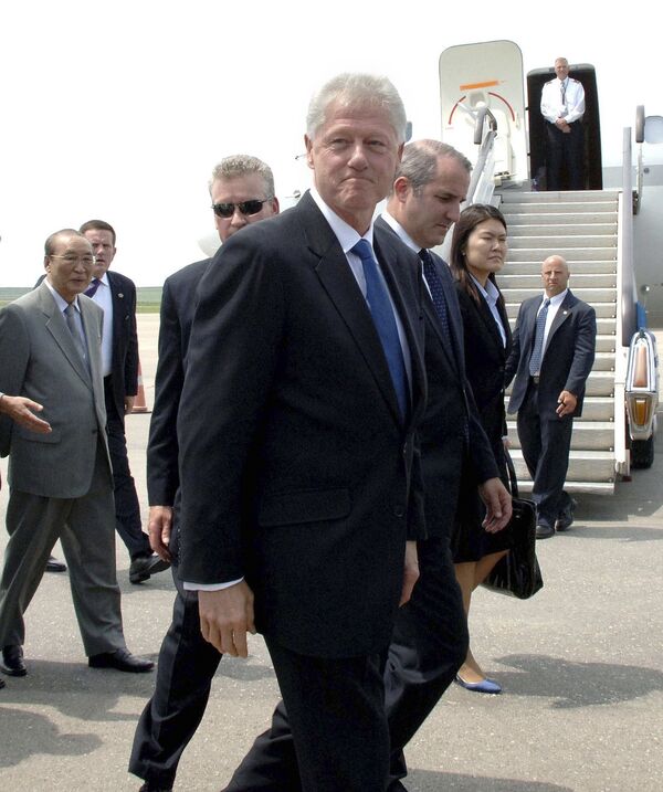 Бывший президент США Билл Клинтон прибыл в КНДР