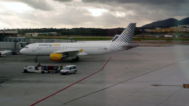 Самолет Airbus A320 авиакомпании Vueling. Архивное фото