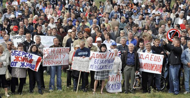 Около 700 автовазовцев пришли на митинг в Тольятти