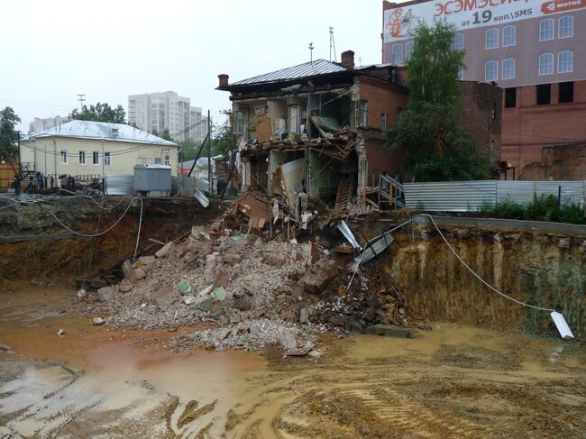 Обрушение стены жилого дома в Екатеринбурге