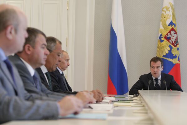 Медведев обсудил с членами СБ вопросы внутренней и внешней политики
