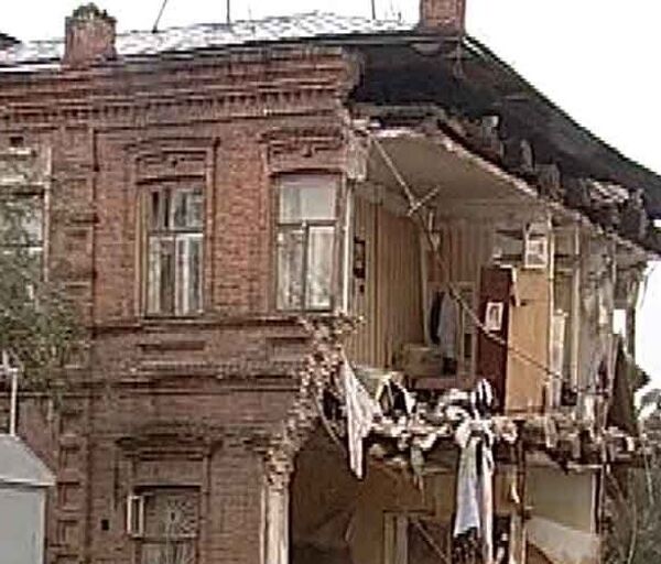 В жилом доме в Екатеринбурге рухнула стена. Видео с места события