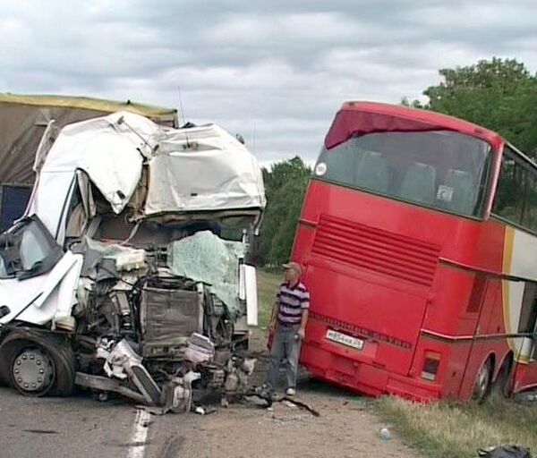 Трагедия на трассе Дон: автобус столкнулся с грузовиком