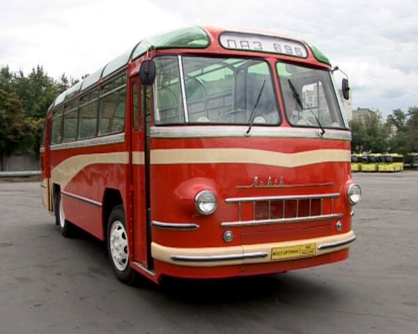 Умельцы Мосгортранса воссоздали раритетный автобус ЛАЗ-695