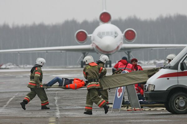 Спасатели в аэропорту Домодедово. Архив