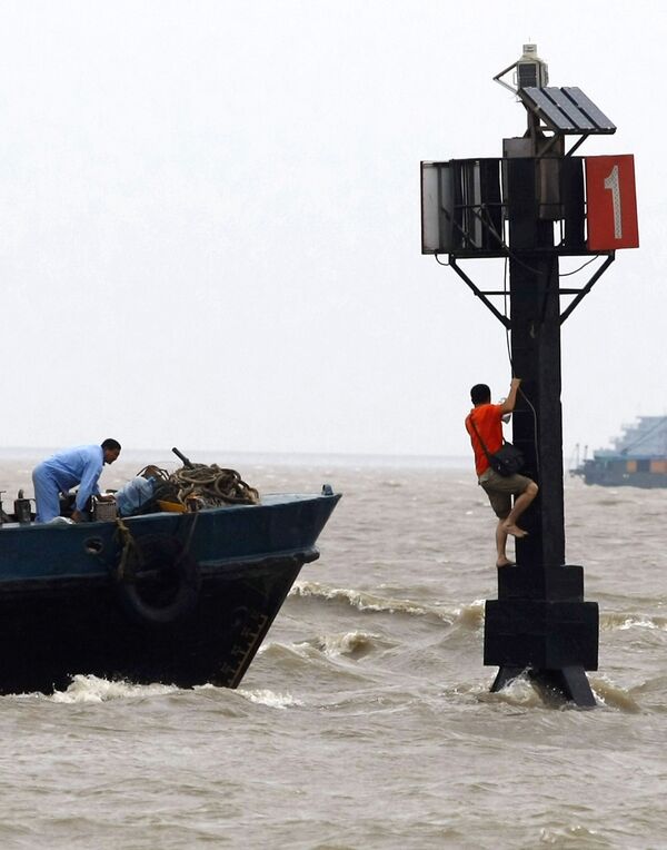 Тайфун Моракот уничтожает прибрежные экосистемы восточного Китая