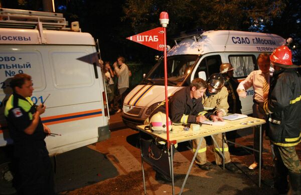Три человека пострадали при крупном пожаре в жилом доме на севере Москвы