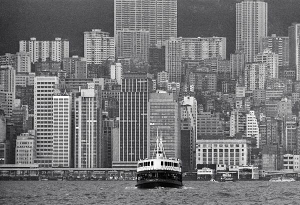 Вид на Гонконг с моря. Архив
