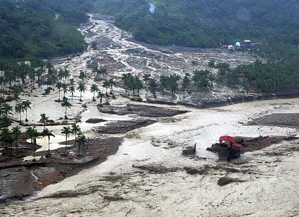 Число жертв тайфуна на юге Китая достигло семи человек