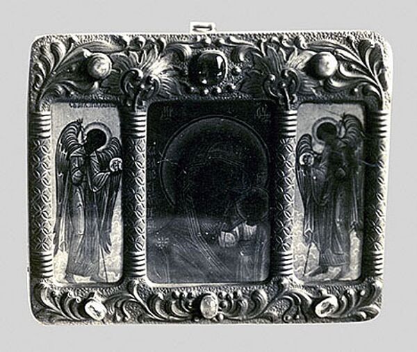 Икона трехчастная с изображением Казанской Божьей матери - один из экспонатов Эрмитажа, числящийся в розыске 