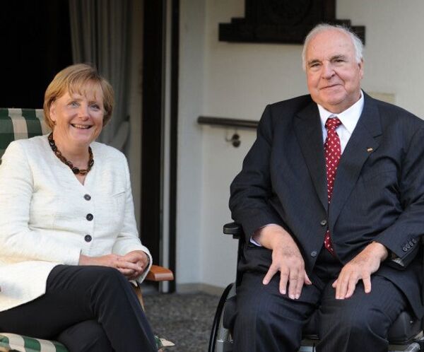 Канцлер Ангела Меркель посетила экс-канцлера и «отца объединения Германии» Гельмцута Коля 