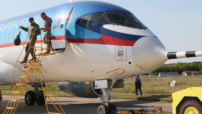 Самолет Sukhoi Superjet 100