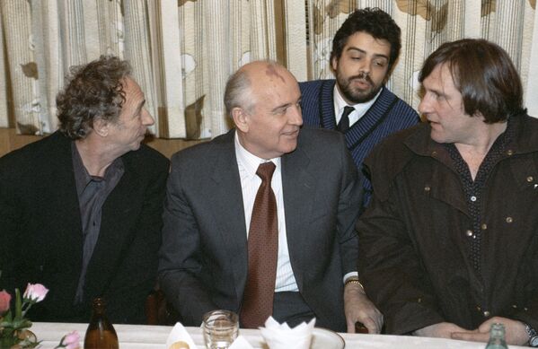 Горбачев, Ришар и Депардье на Неделе французского кино