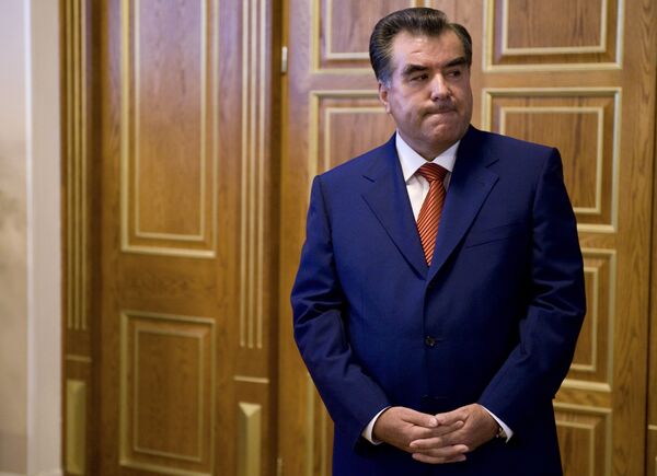 Президент Таджикистана Эмомали Рахмон в правительственной резиденции Кохи Сомон в Душанбе