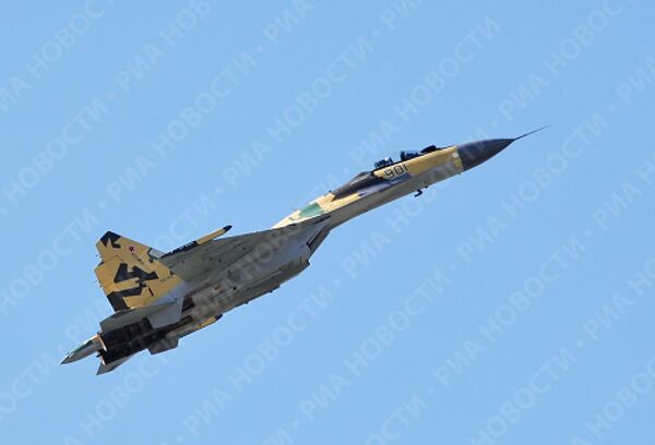Показательный полет Су-35