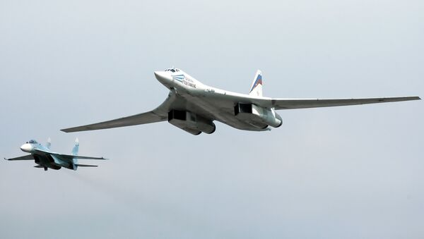 Самым современным тяжелым бомбардировщиком ВВС России в настоящее время является сверхзвуковой Ту-160 – на вооружении состоит 14 машин этого типа
