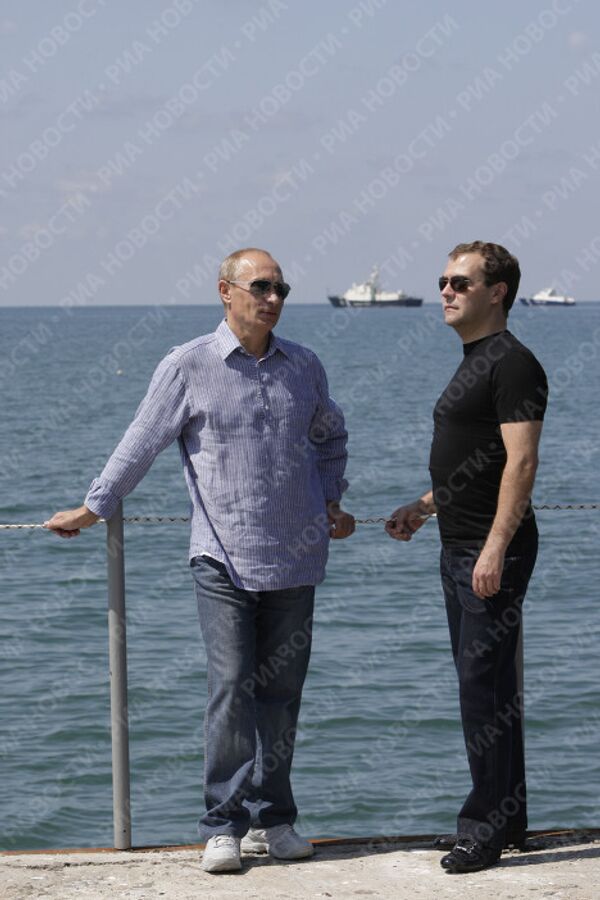 Президент РФ Д.Медведев и премьер-министр РФ В.Путин провели встречу в Сочи