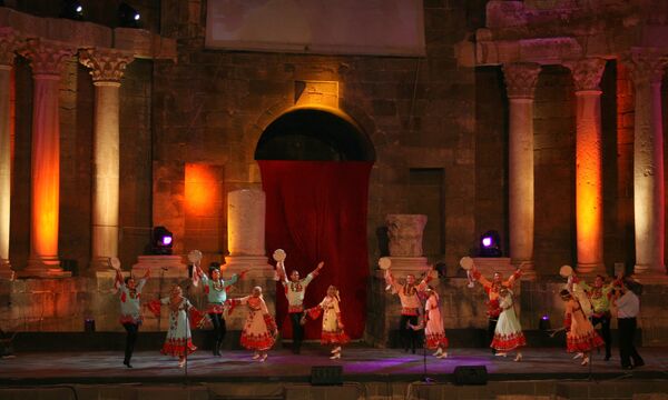 Выступление Чувашского государственного академического ансамбля песни и танца на 21-м международном фольклорном фестивале в Босре