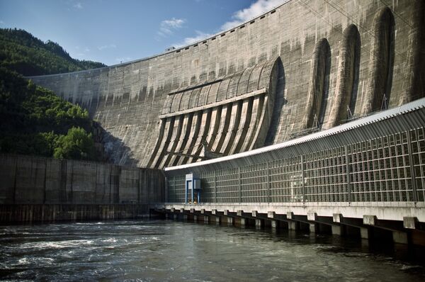 Поток туристов на Саяно-Шушенскую ГЭС снизился - продавец сувениров