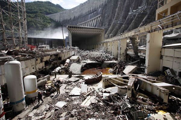Спасательные работы на Саяно-Шушенской ГЭС