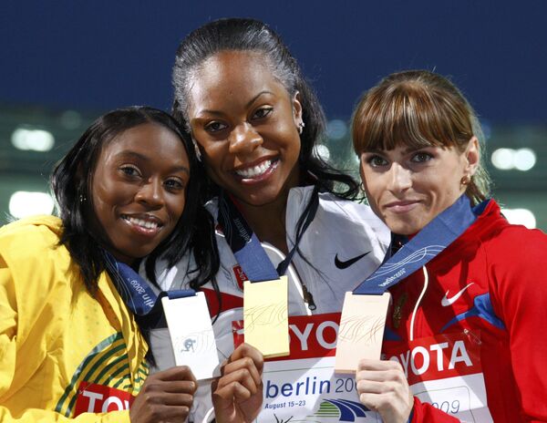 Шерика Уидьямс из Ямайки, американка Саня Ричардс и россиянка Антонина Кривошапка (слева-направо)