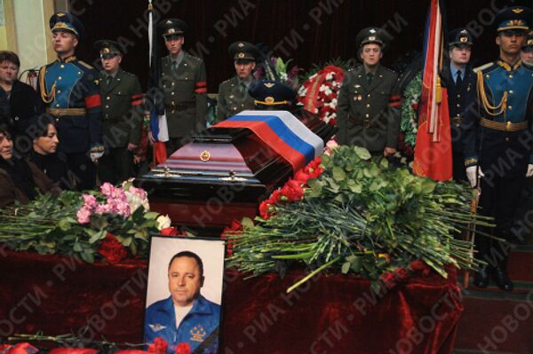 Прощание с командиром пилотажной группы Русские Витязи И.Ткаченко