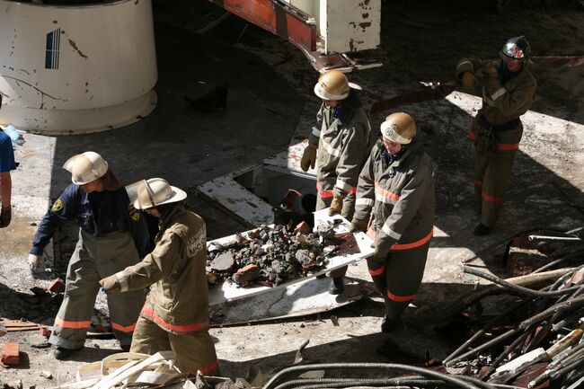 Продолжается разбор завалов на Саяно-Шушенской ГЭС