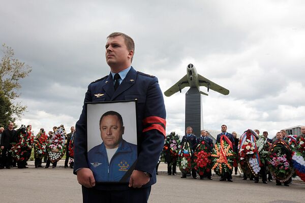 Прощание с командиром пилотажной группы Русские Витязи Игорем Ткаченко