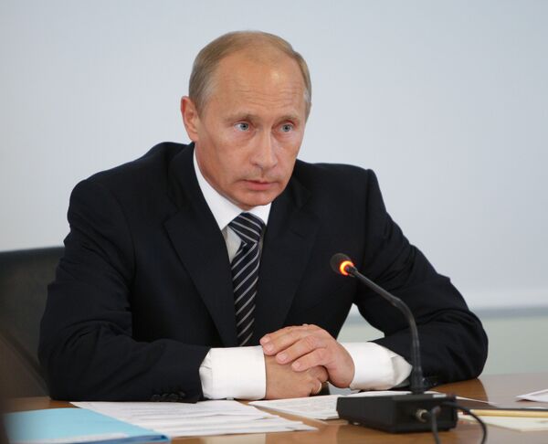 Премьер-министр РФ Владимир Путин провел совещание на Саяно-Шушенской ГЭС
