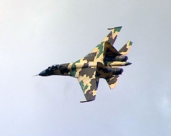 Новейший истребитель Су-35 атакует восемь целей одновременно