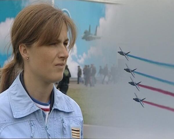 Француженка на реактивном самолете подчинила себе небо над Жуковским