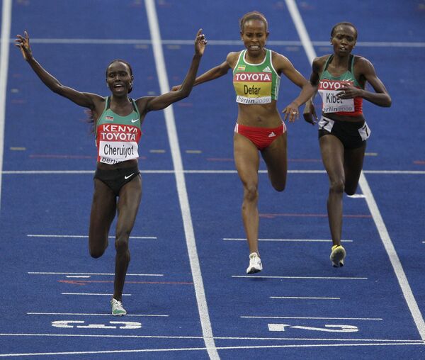 Кенийская спортсменка Вивиан Черуёт, эфиопка Мессерет Дефар и кенийка Сильвия Кибет (слева направо)